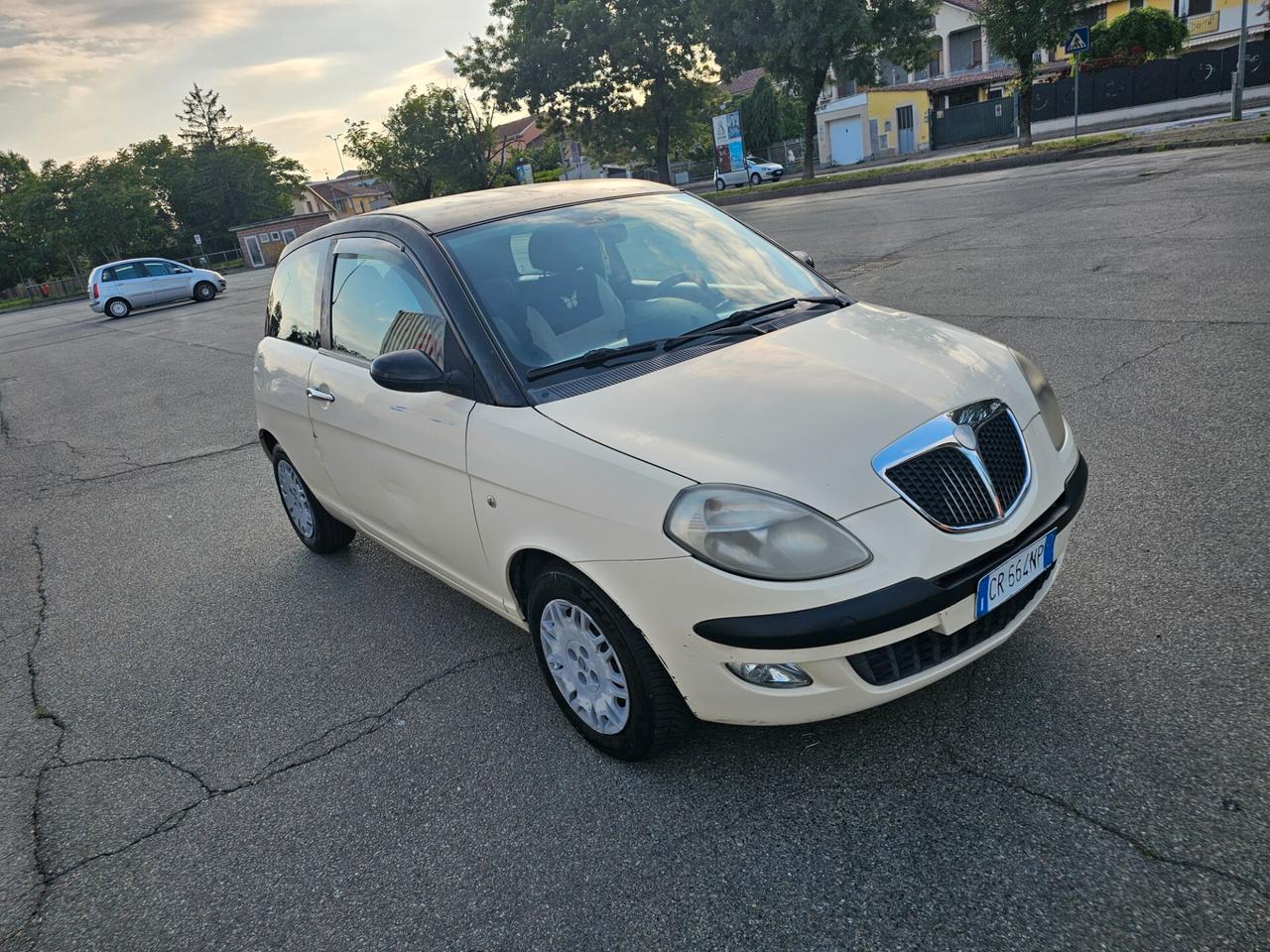 Lancia Ypsilon 1.2 16V Oro