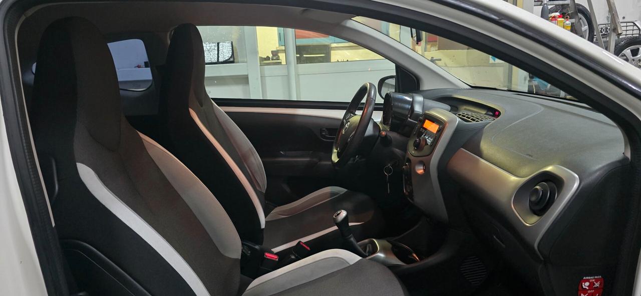Toyota Aygo 1.0 VVT-i 69 CV 3 porte x-clusiv