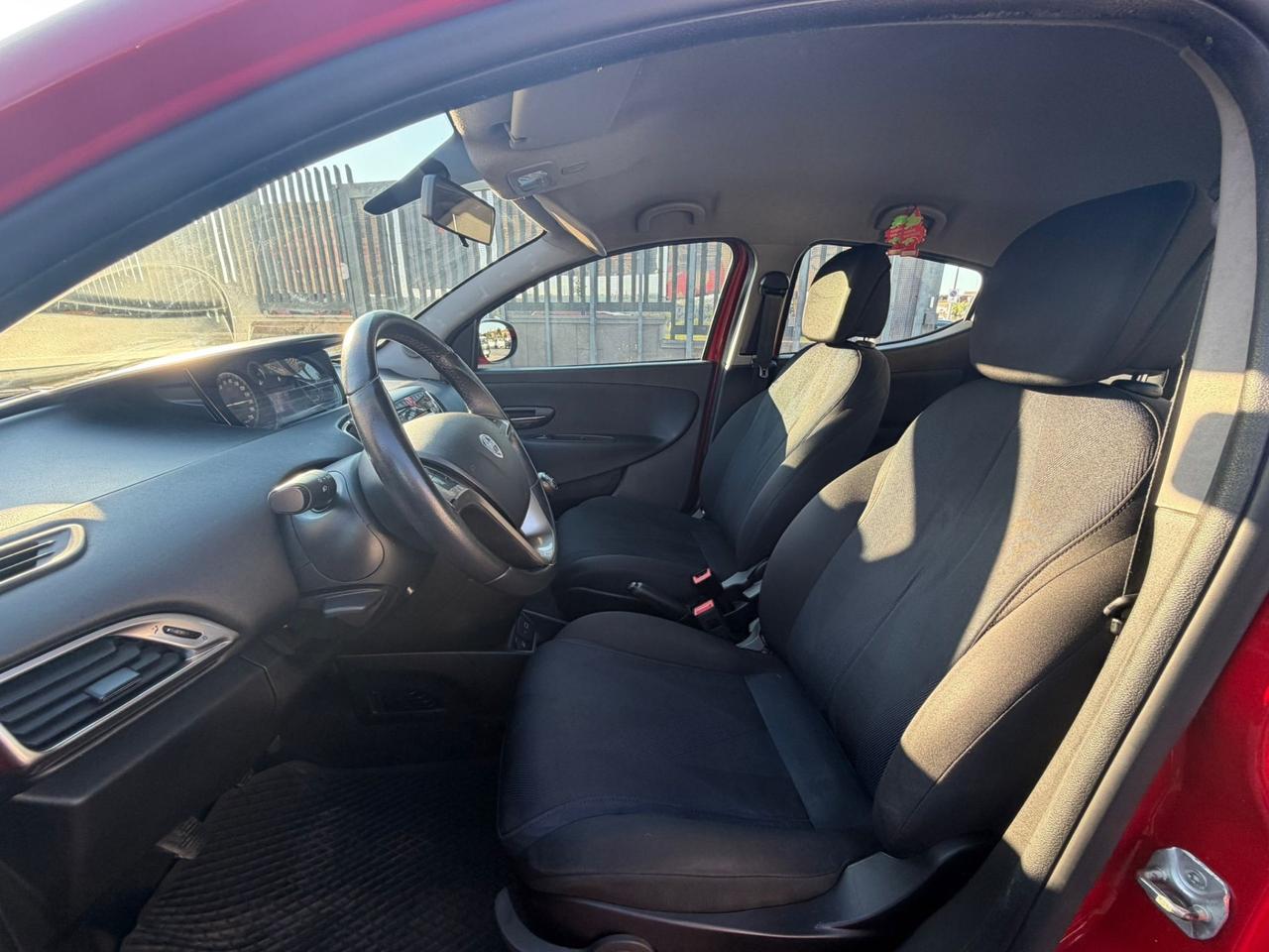 Lancia Ypsilon 1.0 FireFly 5 porte S&S Hybrid Ecochic Gold