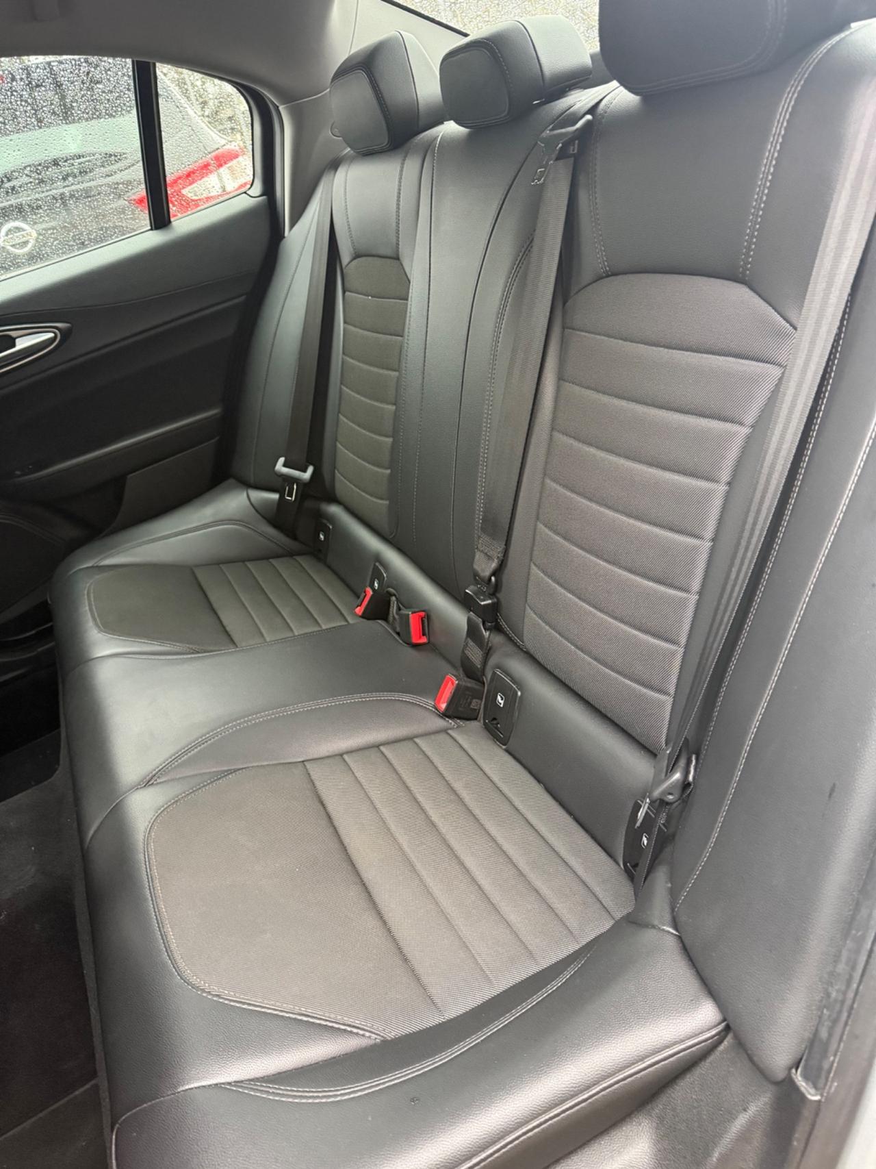 Alfa Romeo Giulia 2.2 Turbodiesel 180 CV AT8 Business Sport Launch Ed.