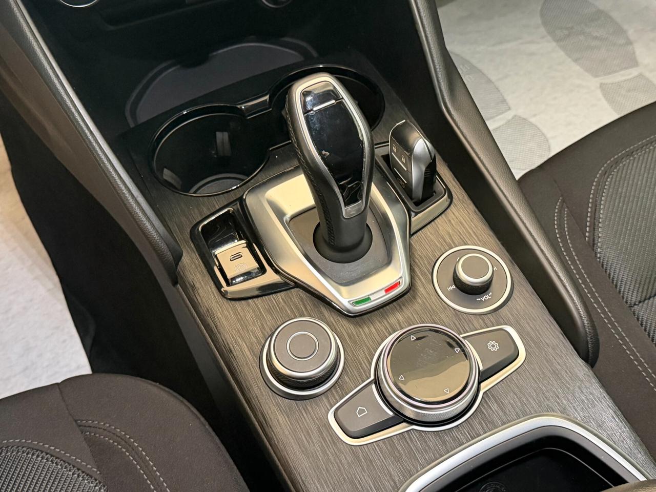 Alfa Romeo Giulia 2.2 TURBODIESEL 160 cv. AT8 BUSINESS (Nav)