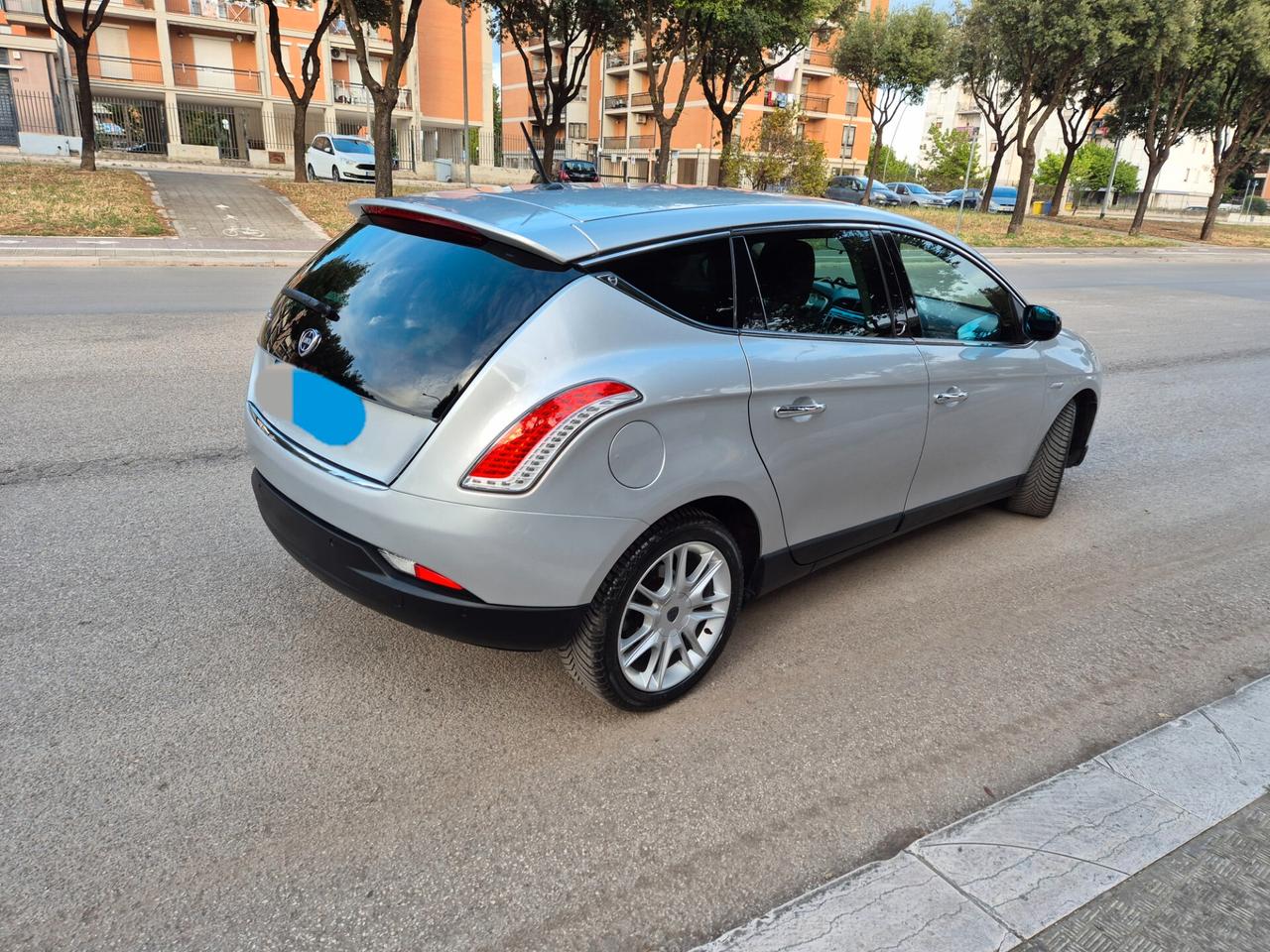 Lancia delta 1.6 multijet 120cv cambio automatico 2014