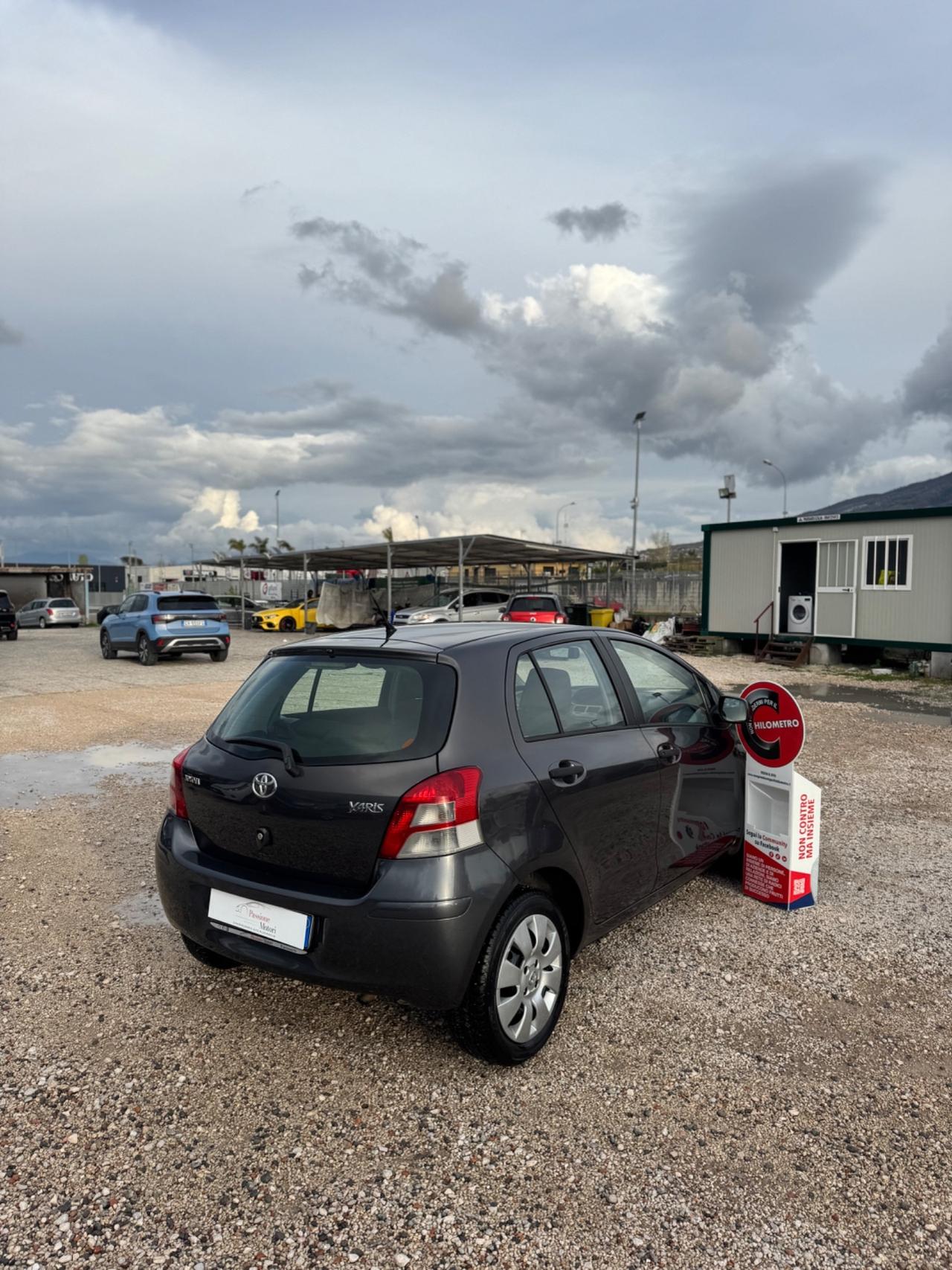 Toyota Yaris 1.0 5 porte