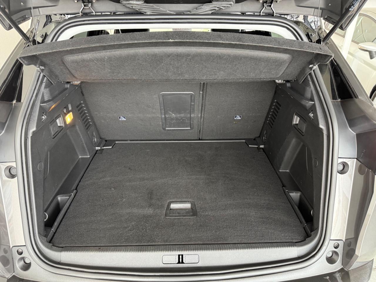 Peugeot 3008 BlueHDi 130 EAT8 Allure Pack
