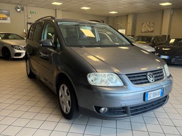 Volkswagen Touran 2.0 16V TDI Highline 7 POSTI!!
