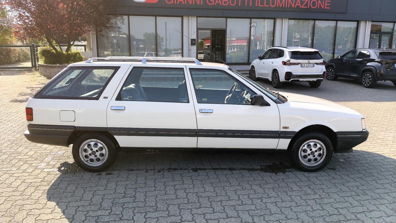 Renault 21 Nevada 1.7 GTS + gancio traino