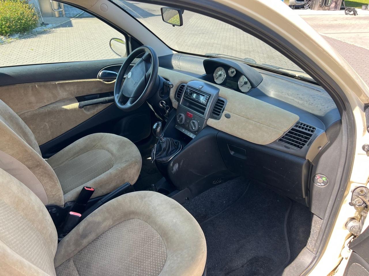 Lancia Ypsilon 1.2 BENZINA - NEOPATENTATI