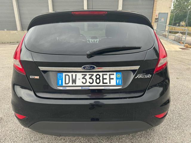 FORD Fiesta + 1.4 TDCi 68CV neopatentati come foto