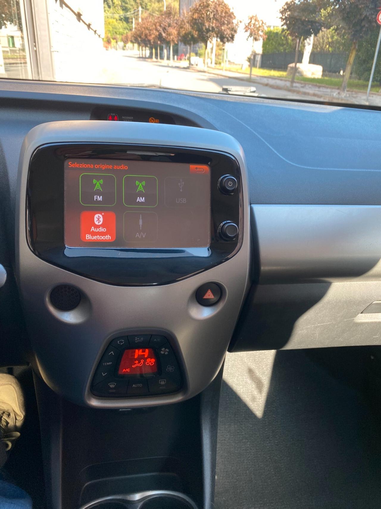Toyota Aygo 1.0 VVT-i 69 CV 5 porte x-clusiv