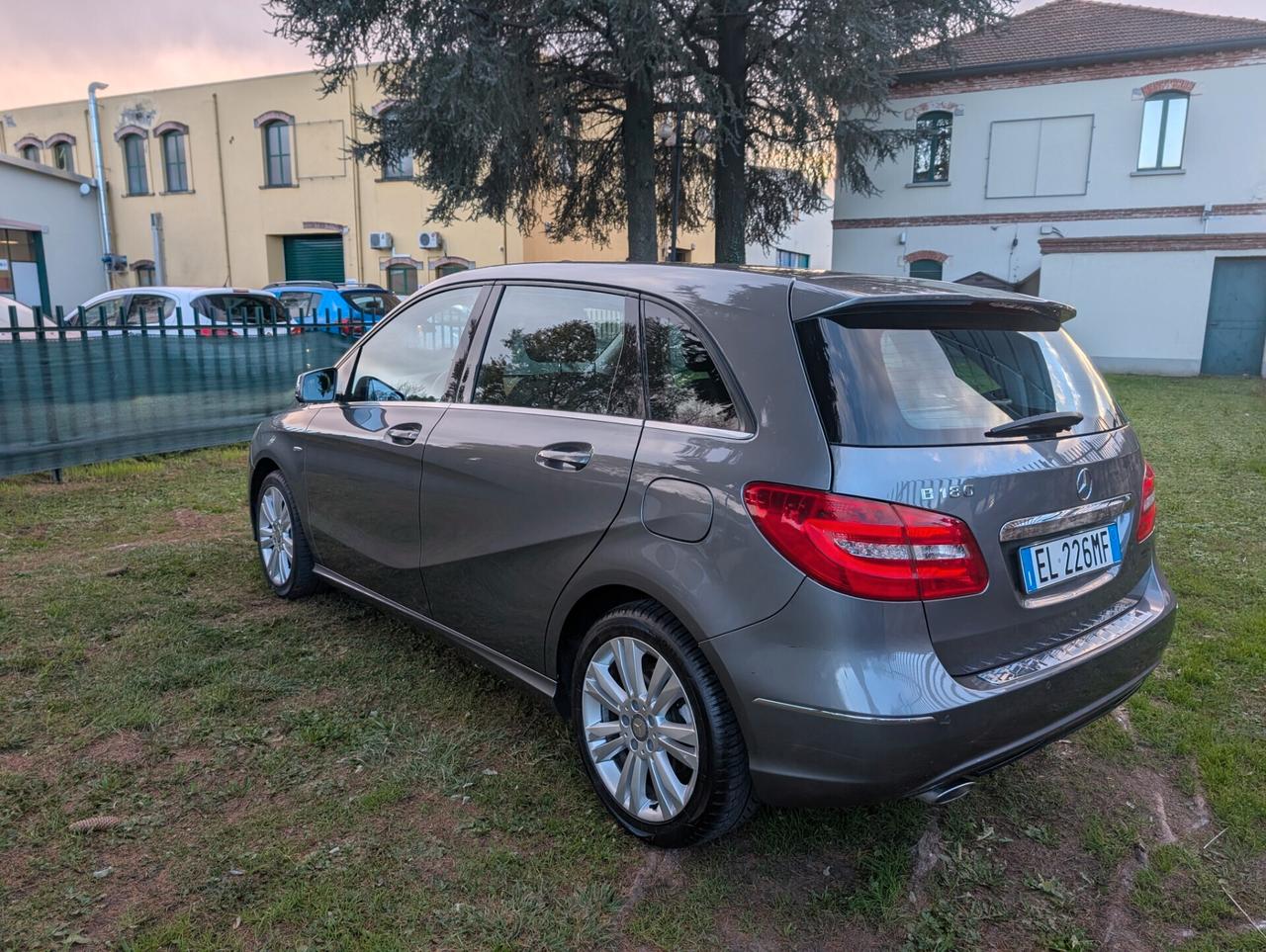 Mercedes-benz B 180 B 180 BlueEFFICIENCY Premium