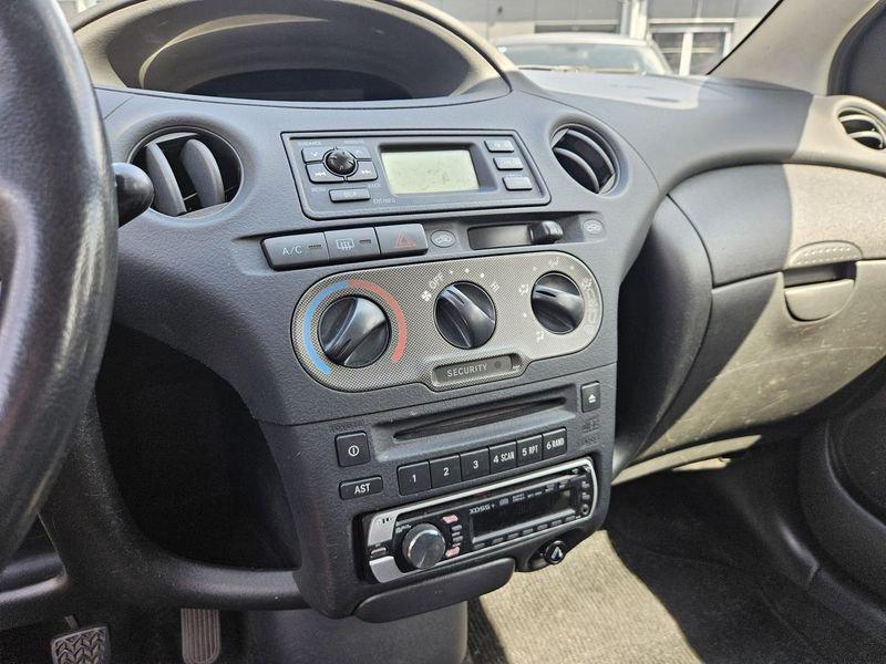 Toyota Yaris Yaris 3p 1.0 Expo s/clima