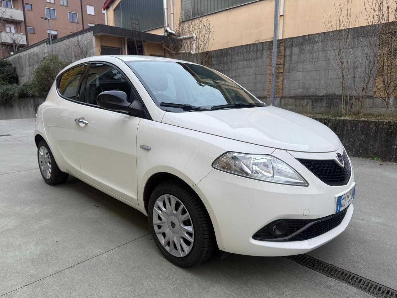Lancia Ypsilon 1.0 FireFly 5 porte S&S Hybrid Ecochic Gold