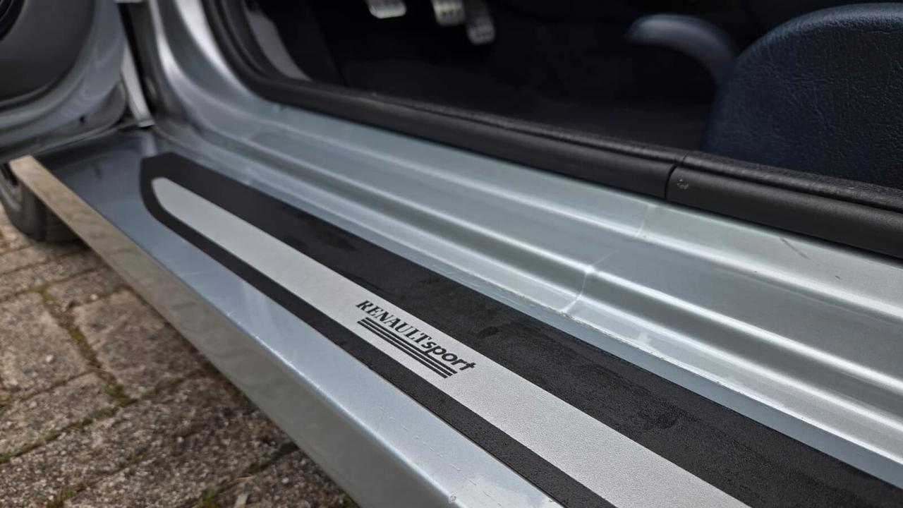 Renault Clio 3.0 V6 24V cat 3 porte Sport