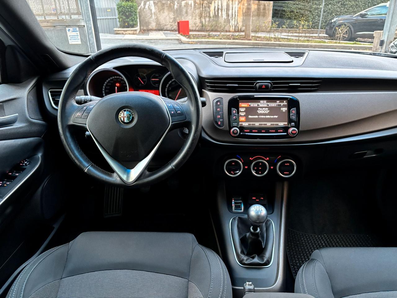 Alfa Romeo Giulietta 1.4 Turbo 120 CV Distinctive TETTO PANORAMICO APRIBILE