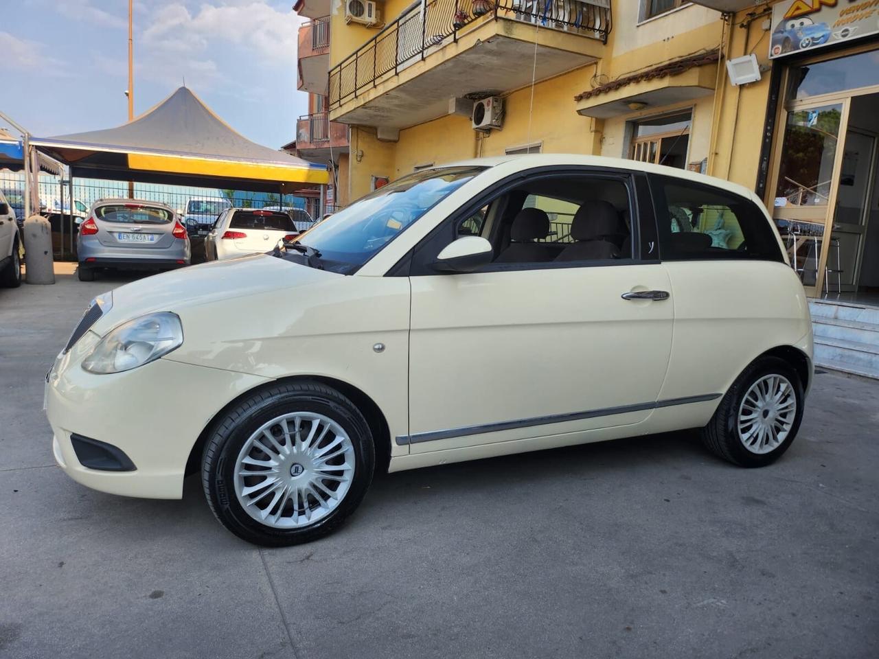 Lancia Ypsilon 1.2 Oro Bianco