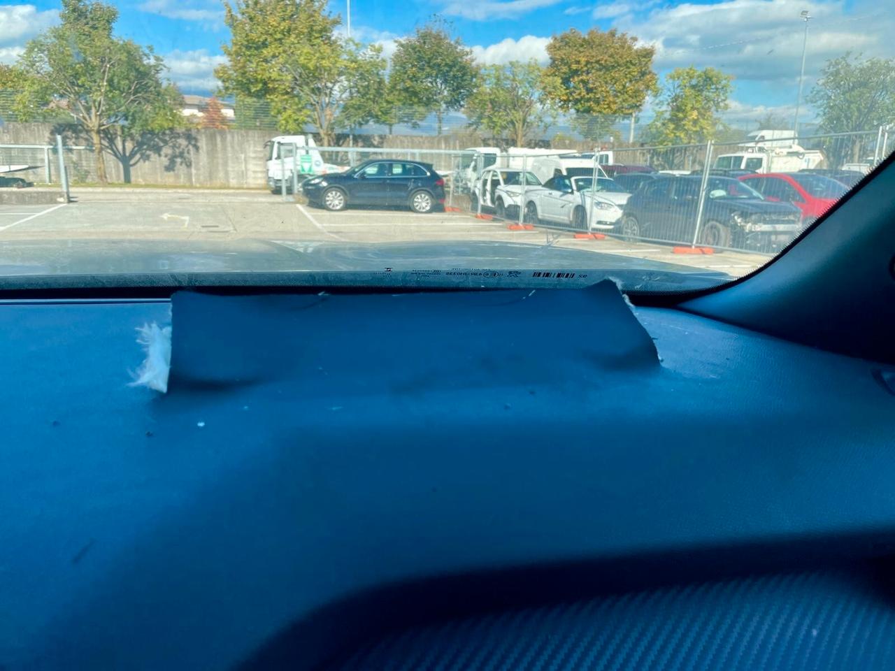 Peugeot 2008 PureTech 100 S&S Allure 2023 **VEICOLO SINISTRATO***VA IN MOTO