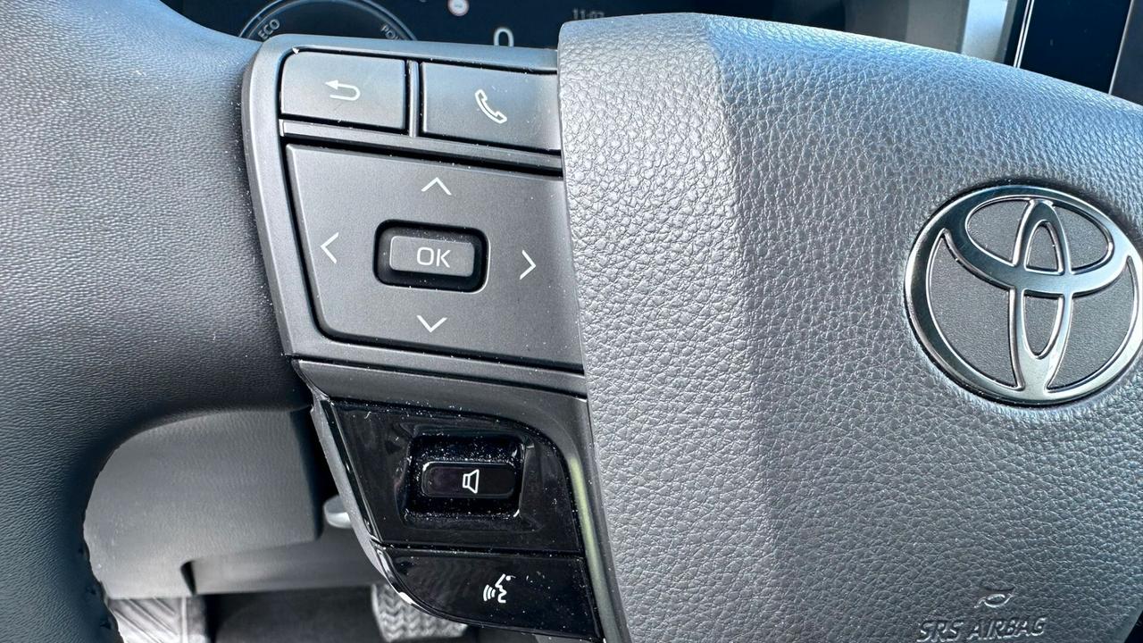 Toyota C-HR 1.8 HV Active 2024 solo 5.500KM PERFETTA leggi testo