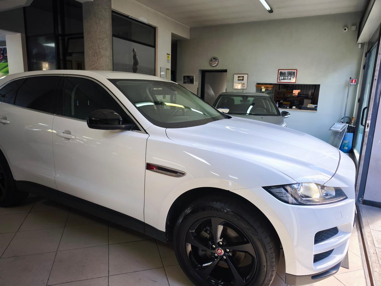 Jaguar F-Pace 2.0 D 180 CV AWD aut. Prestige