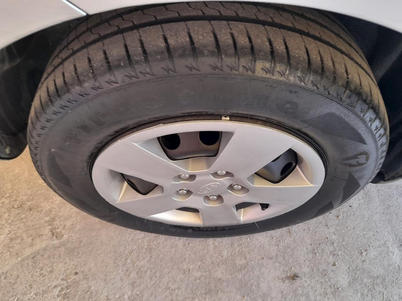 Kia Venga 1.4cc diesel 12 mesi garanzia-2013