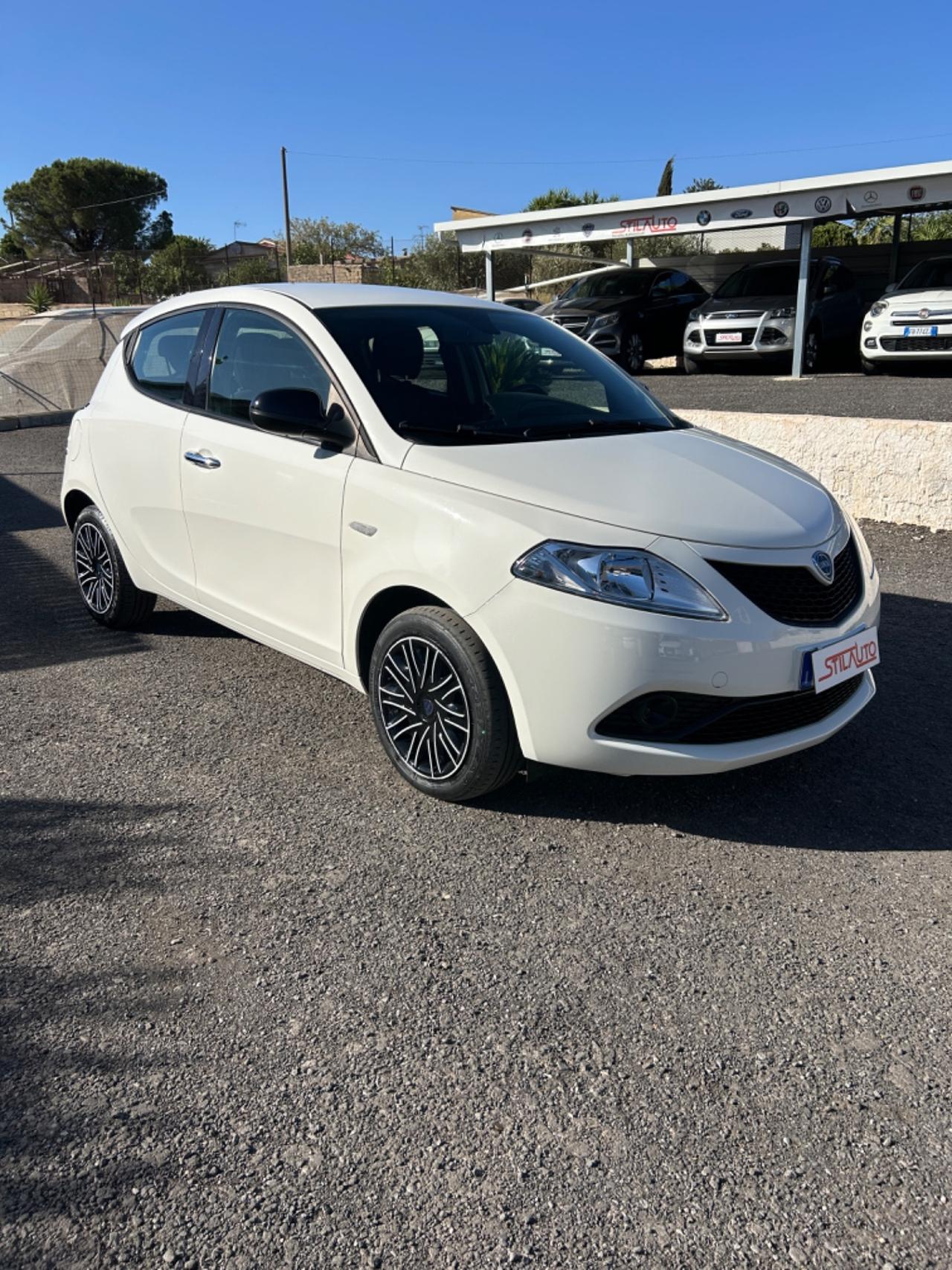 Lancia Ypsilon 1.2 69 CV 5 porte S&S Gold