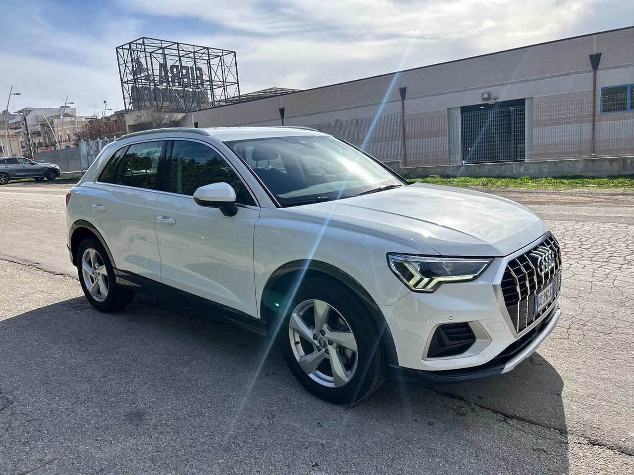 Audi Q3 35 TDI S tronic SPORT /matrix /full