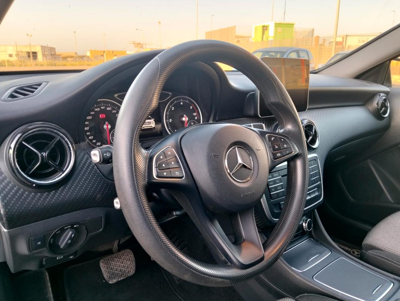 Mercedes-benz GLA 200 d Automatic Premium