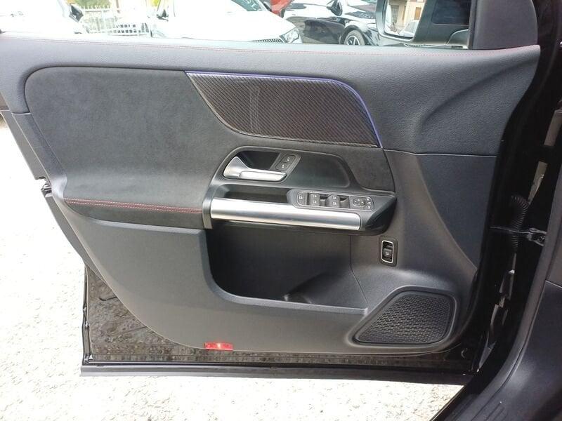 Mercedes-Benz GLA GLA 180 Automatic Premium NIGHT-PACK