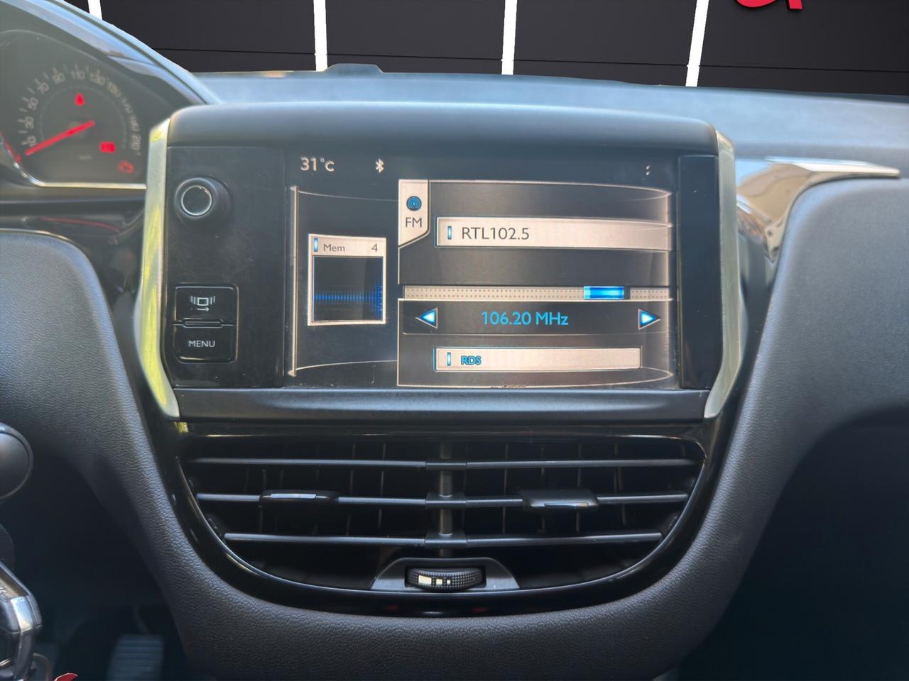 Peugeot 208 1.4 HDi 68 CV Active-TOUCHSCREEN