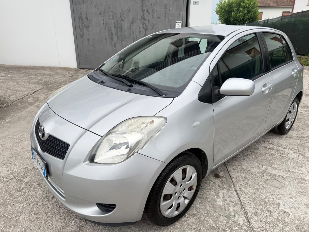 Toyota Yaris 1.0 5P. NEOPATENTATI NO BLOCCHI