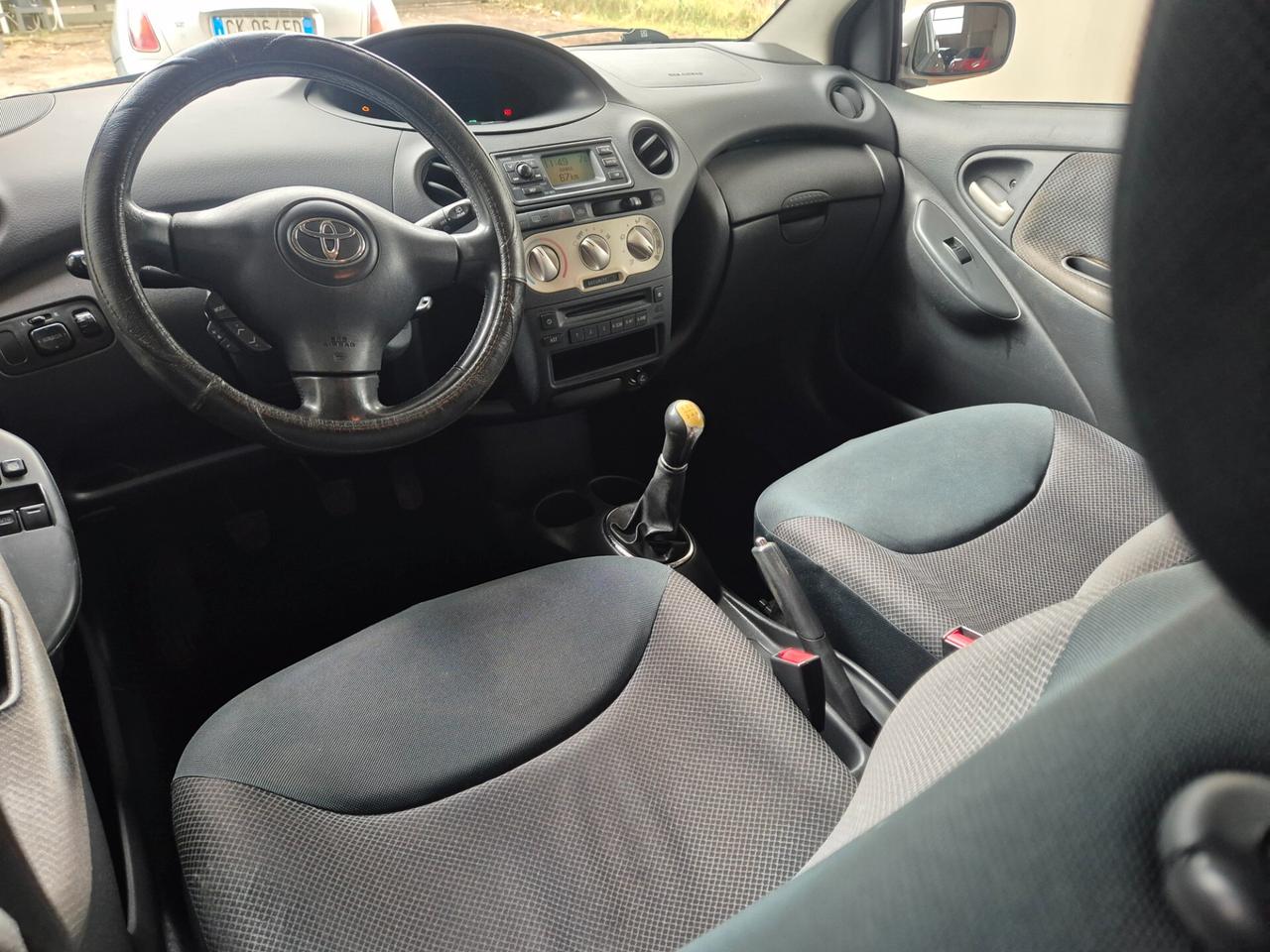 Toyota Yaris 1.0i 16V cat 5 porte Sol Neopatentato