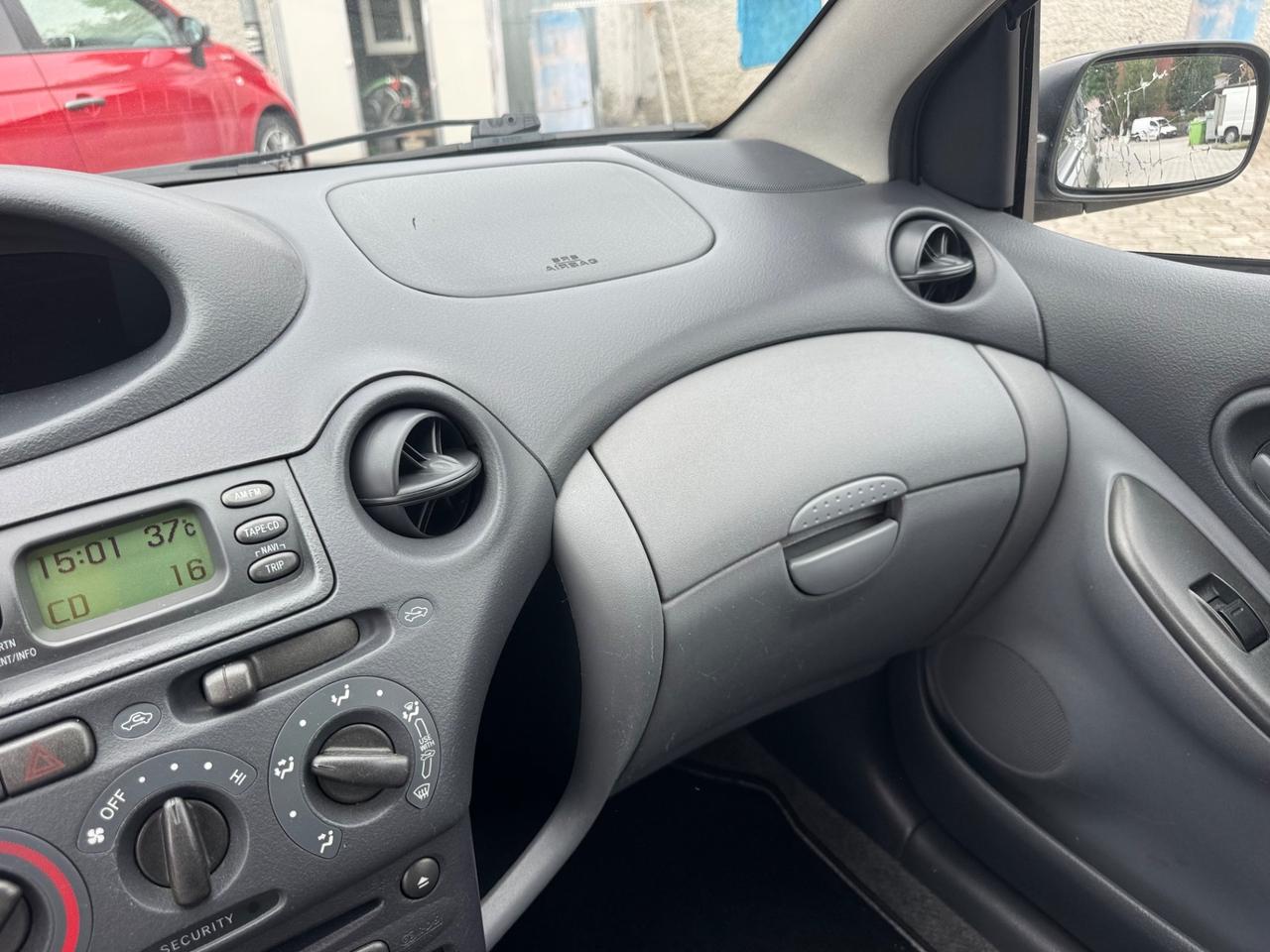 Toyota Yaris 1.0i 16V cat neopatentati 120000km