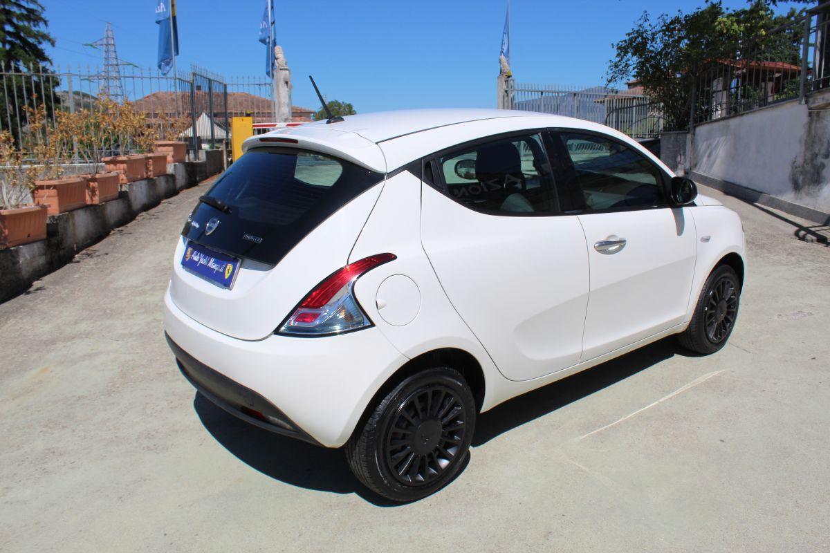 LANCIA - Ypsilon - 1.0 FireFly 5p.S&S Hyb. Platino