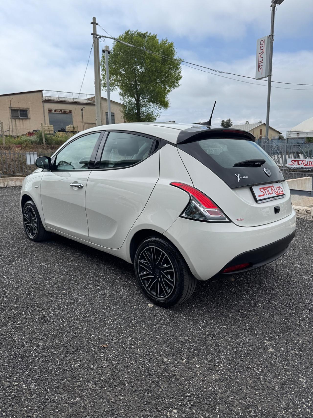 Lancia Ypsilon 1.0 FireFly 5 porte S&S Hybrid Gold Plus