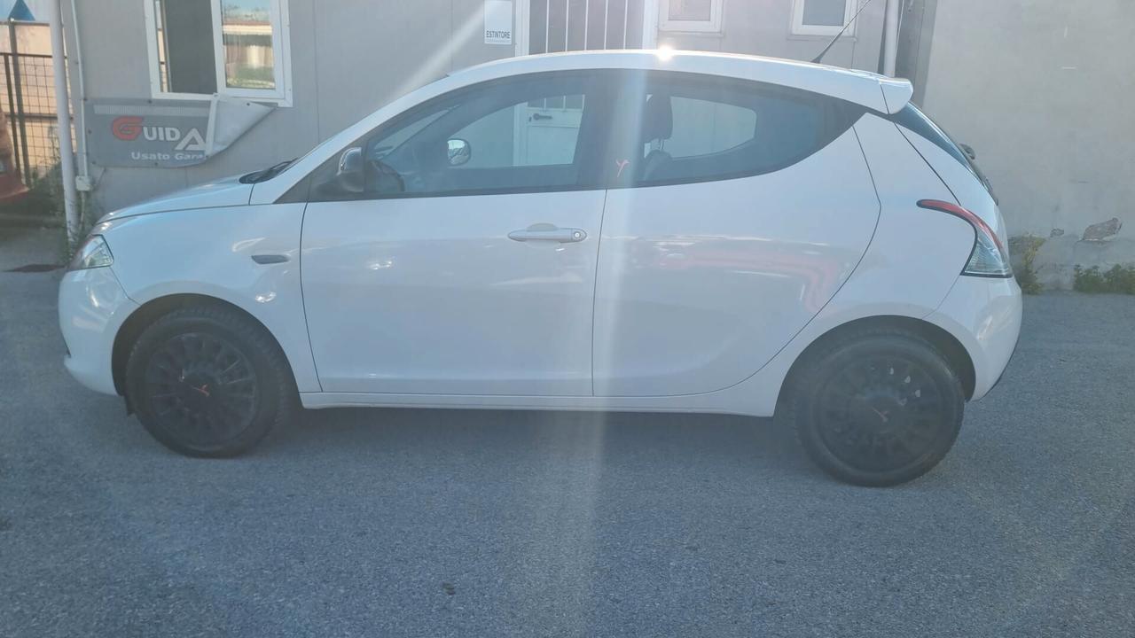 Lancia Ypsilon 1.2 69 CV 5 porte Gold