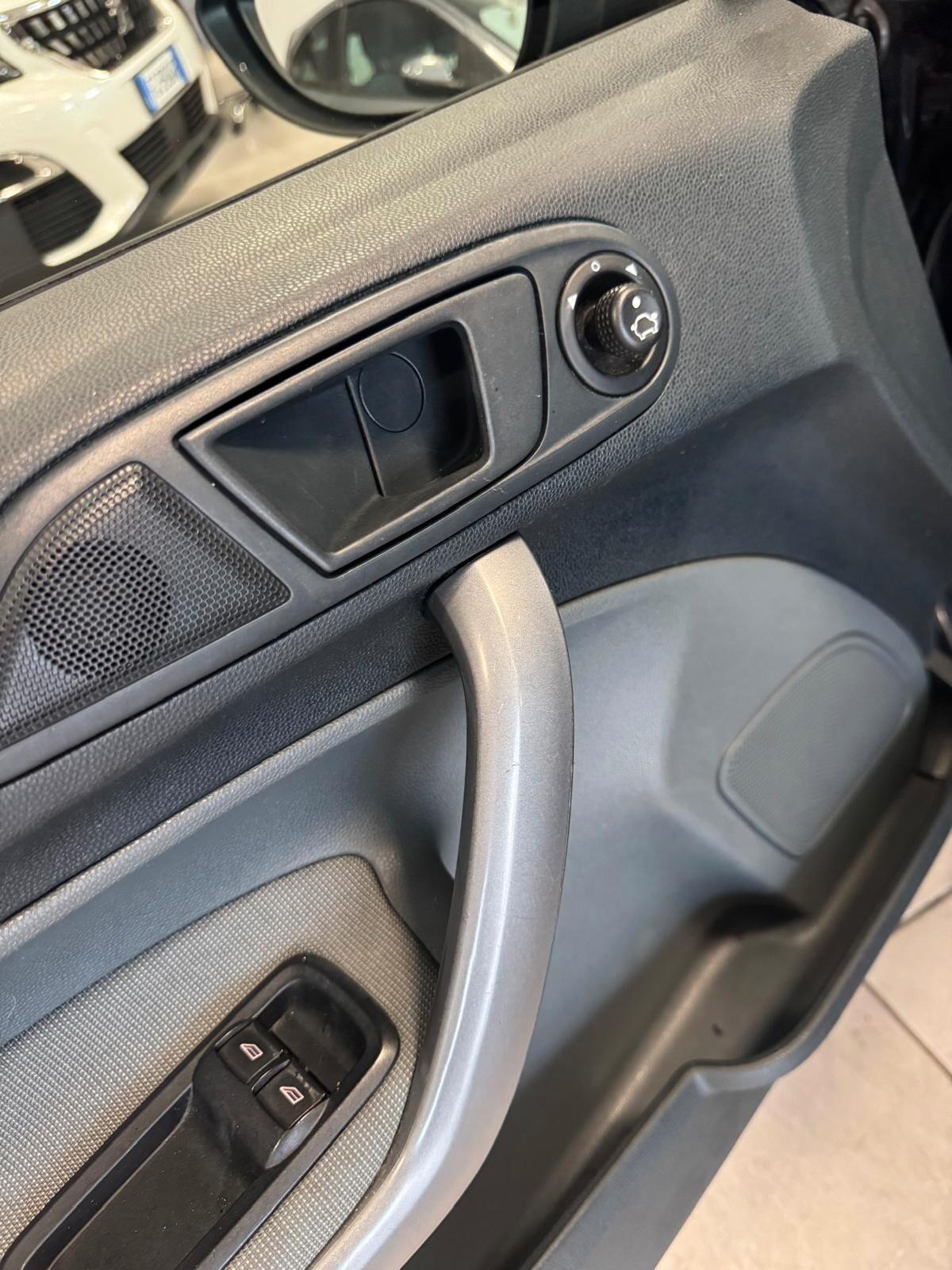 Ford Fiesta 1.2 BENZINA 82CV NEOPATENTATI 2009