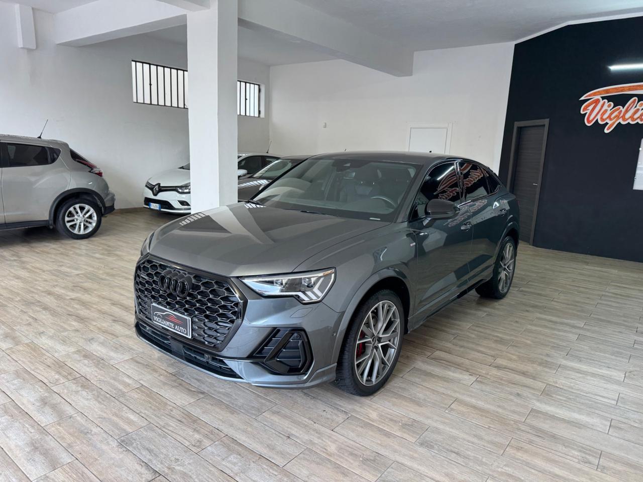 Audi Q3 40 TDI quattro S tronic Identity Black