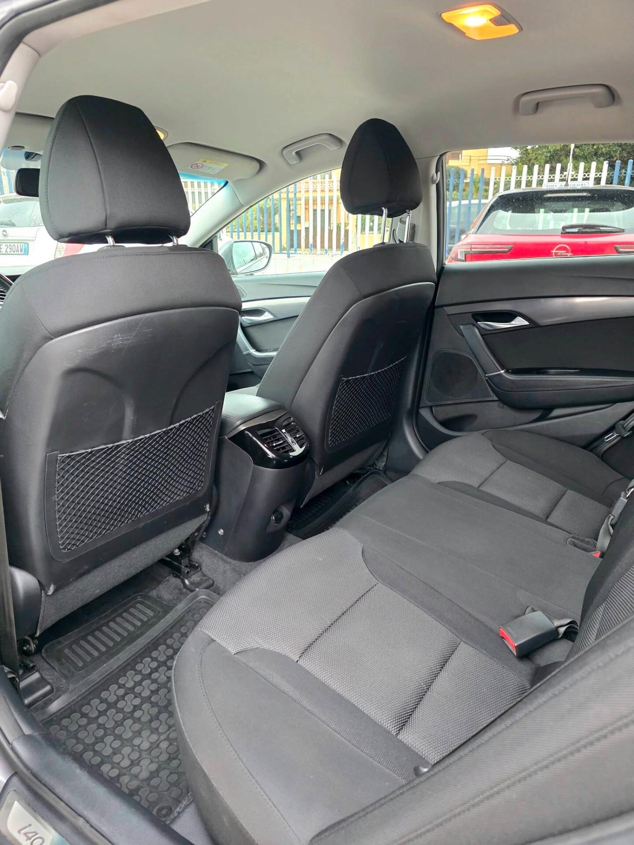 Hyundai i40 Wagon 1.6 CRDi DCT Business