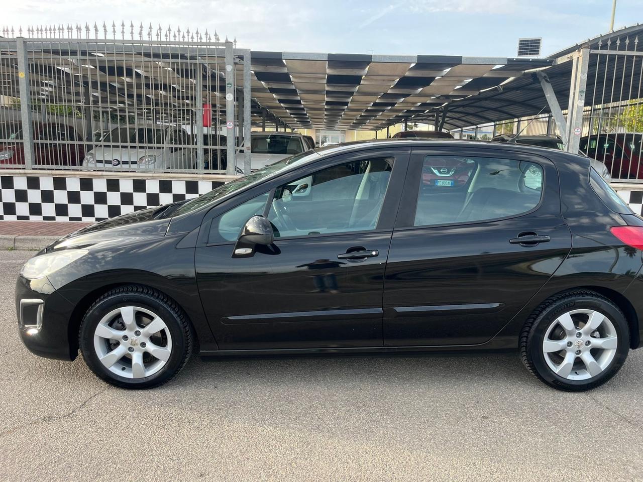 Peugeot 308 1.4 benzina/gpl 2011