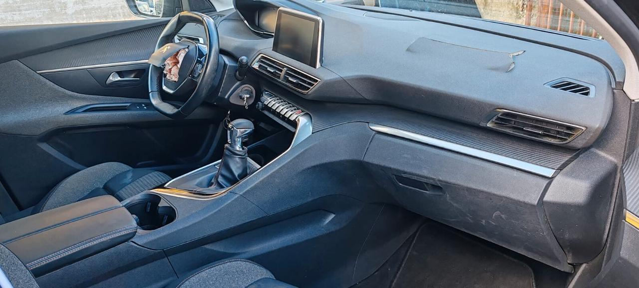 Peugeot 3008 BlueHDi incidentata/sinistrata