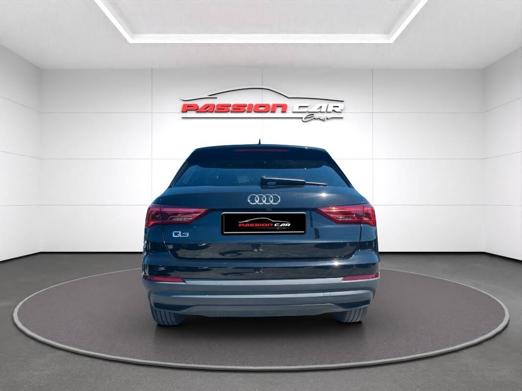 Audi Q3 35 2.0 tdi Business s-tronic