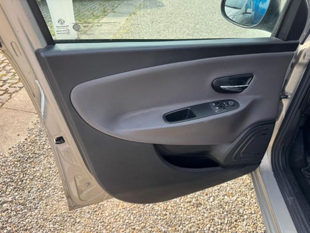 LANCIA Ypsilon 1.2 69 CV 5 porte S&S Silver