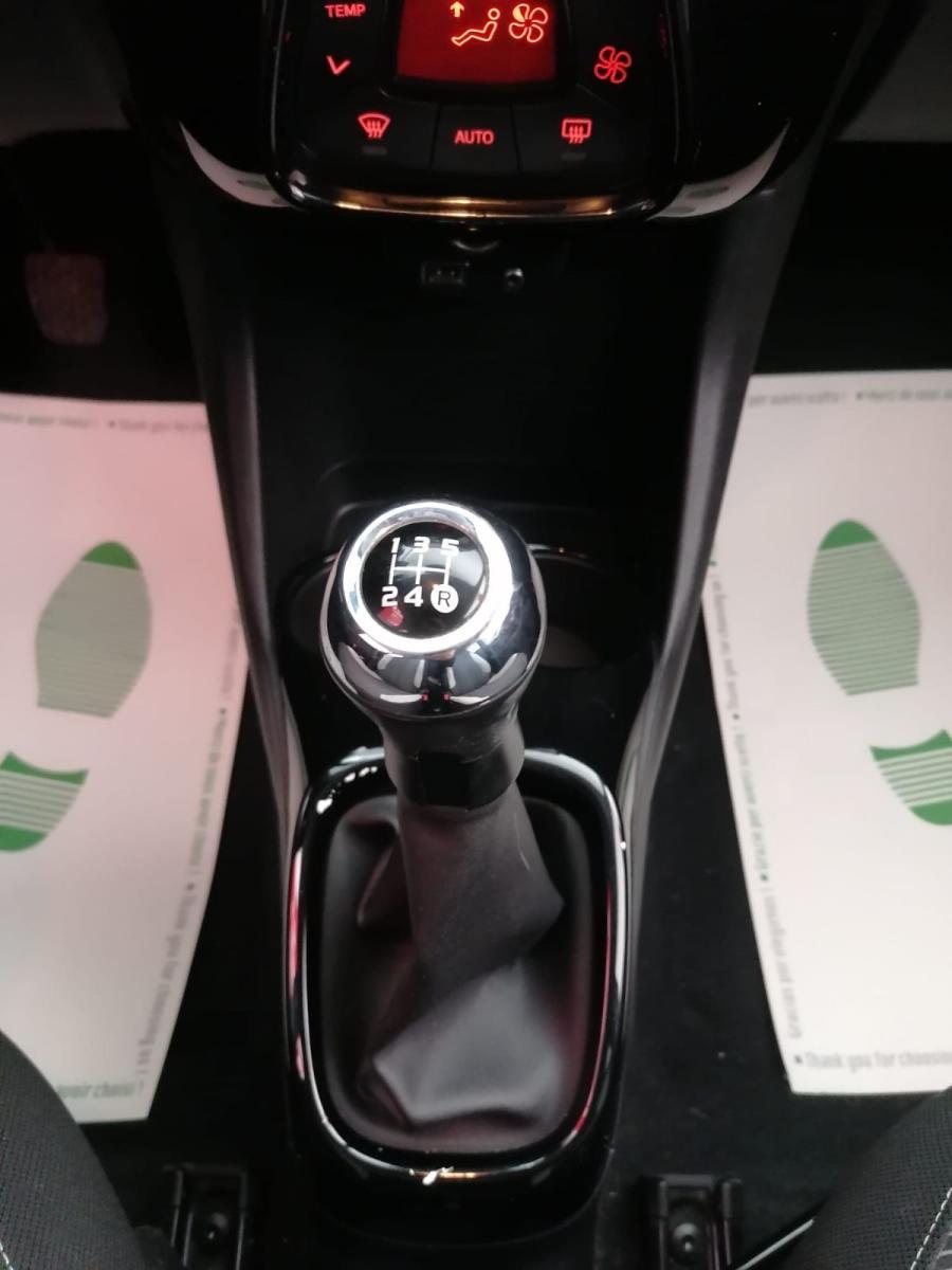 PEUGEOT - 108 - PureTech 82 5p. Allure TOP!