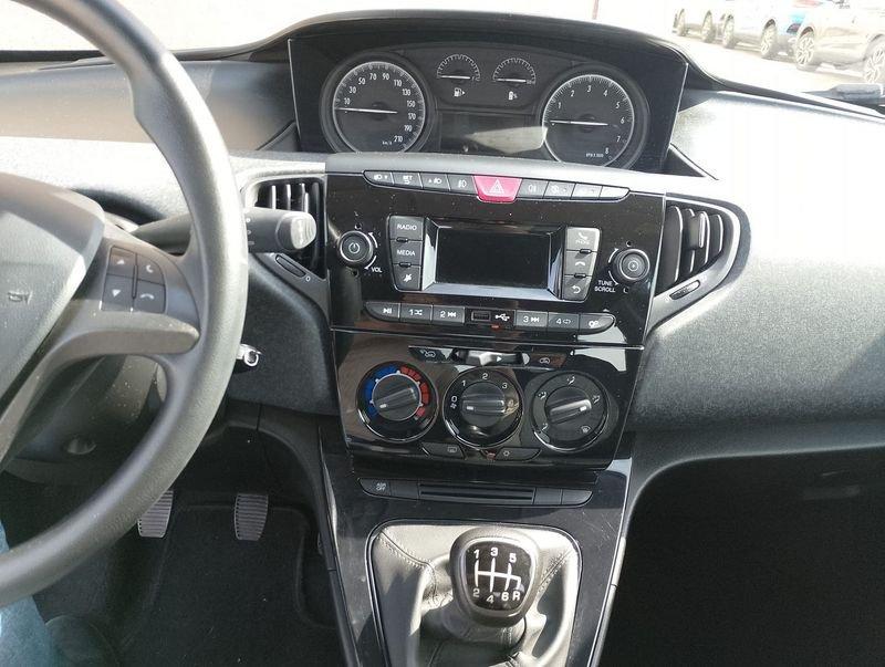 Lancia Ypsilon 1.0 FireFly 5 porte S&S Hybrid Silver