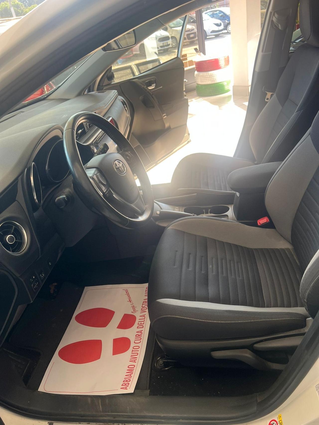 Toyota Auris Touring Sports 1.8 Hybrid Lounge