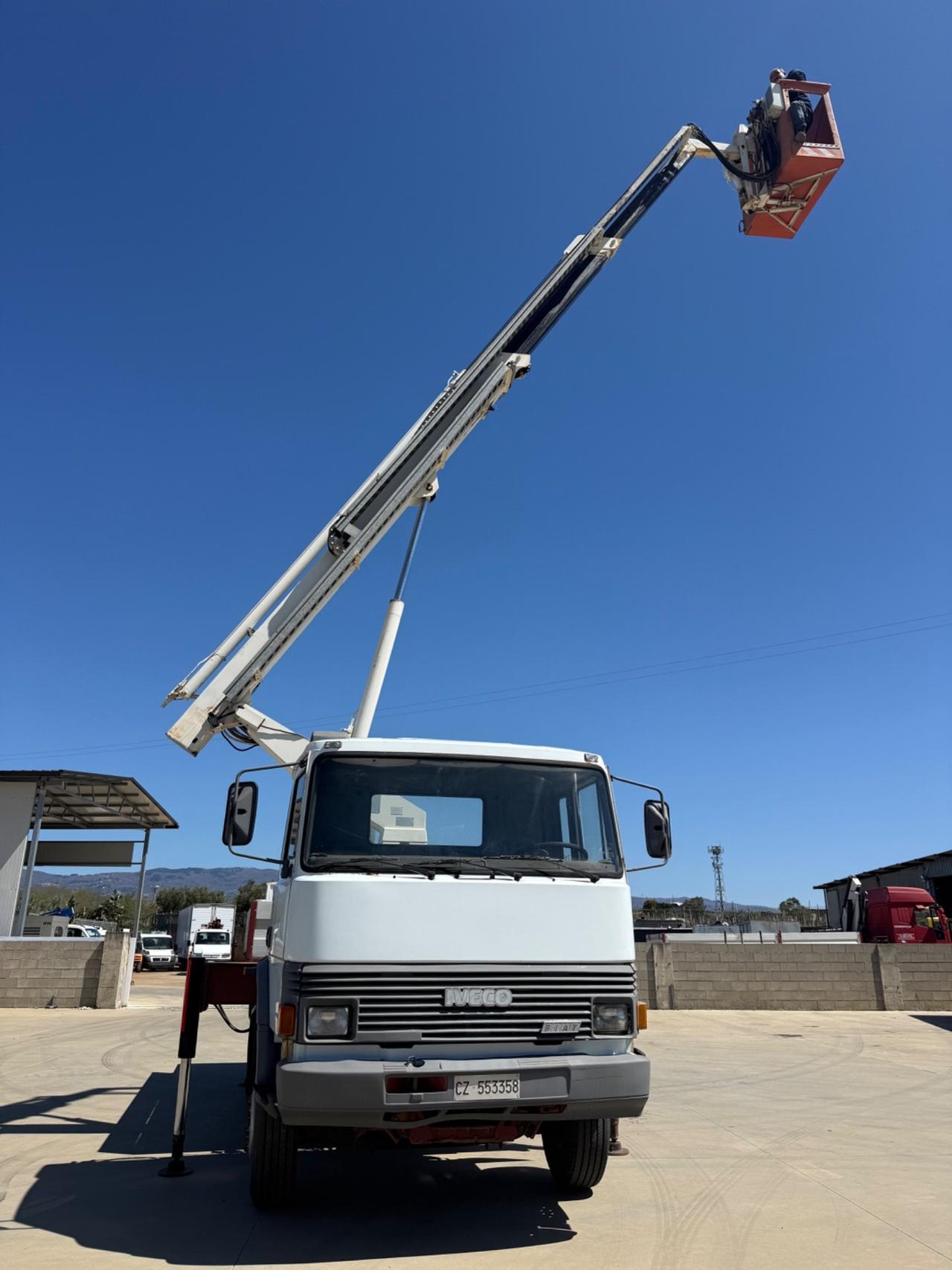 Iveco 115-17 PIATTAFORMA BIZZOCCHI 18 Mt