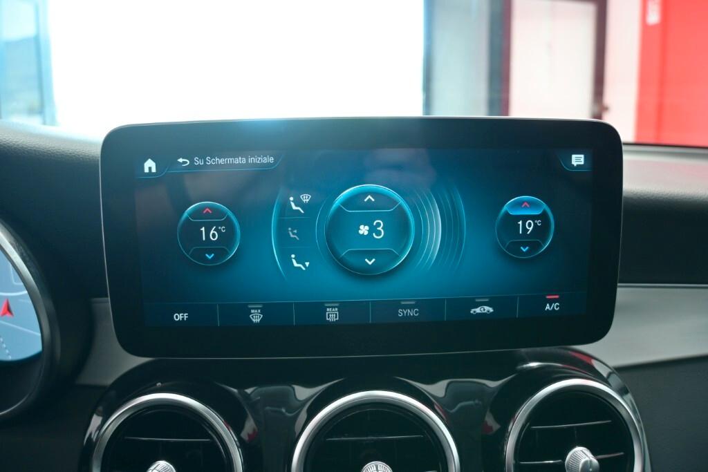 MERCEDES-BENZ GLC 220D 4MATIC 194CV AUTOMATIC PREMIUM AMG ( FARI LED - CRUISE - COCKPIT - TETTO PANORAMICO APR. - NAVI - PARK ASSIST - TELECAMERA POST. - CERCHI 19 )