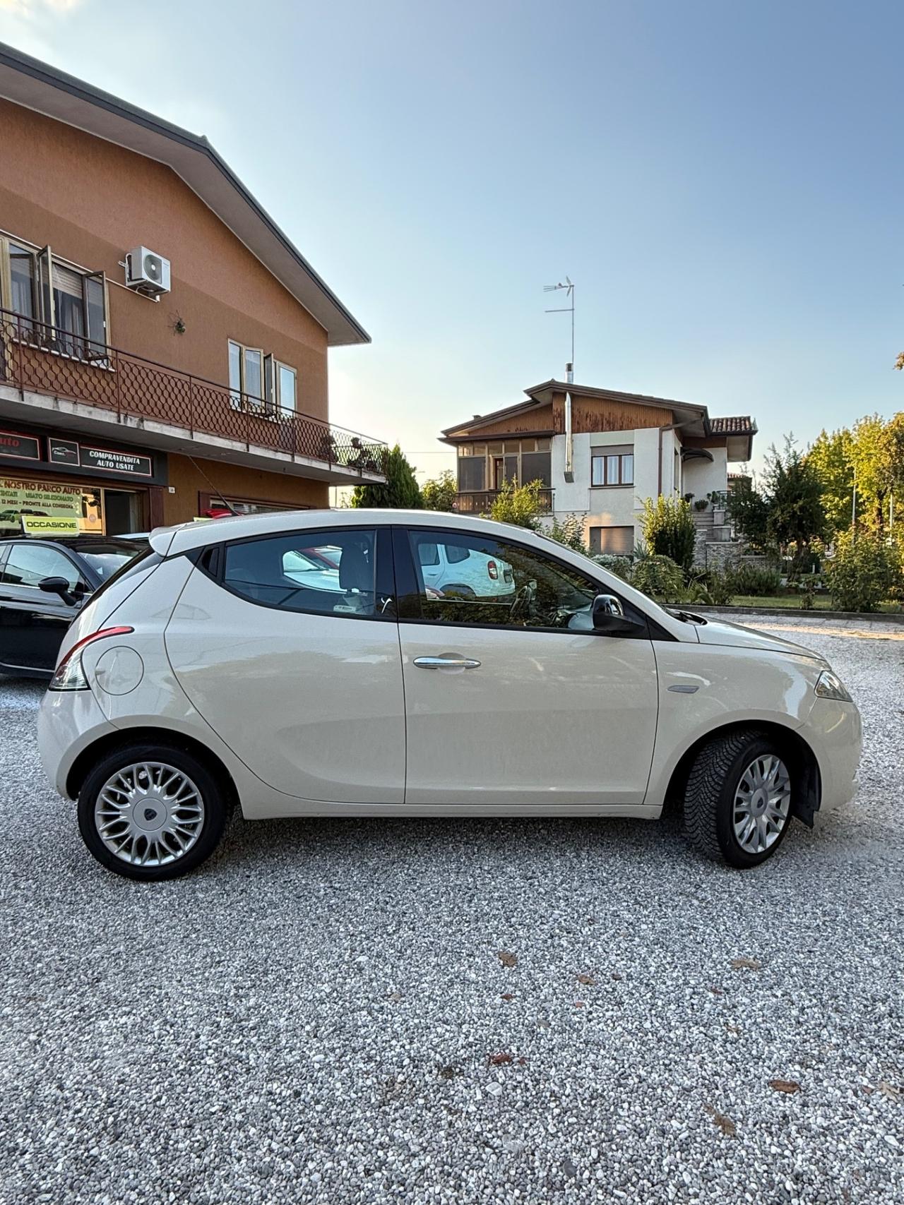 Lancia Ypsilon 1.2 69 CV 5 porte Platinum