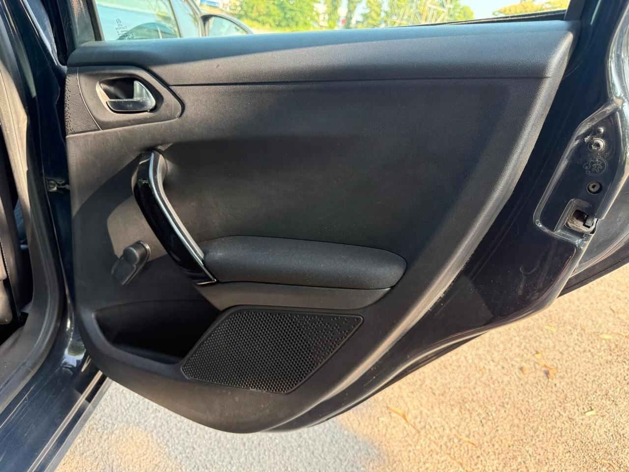 Peugeot 208 PureTech 82 5 porte Allure NEO PATENTATI