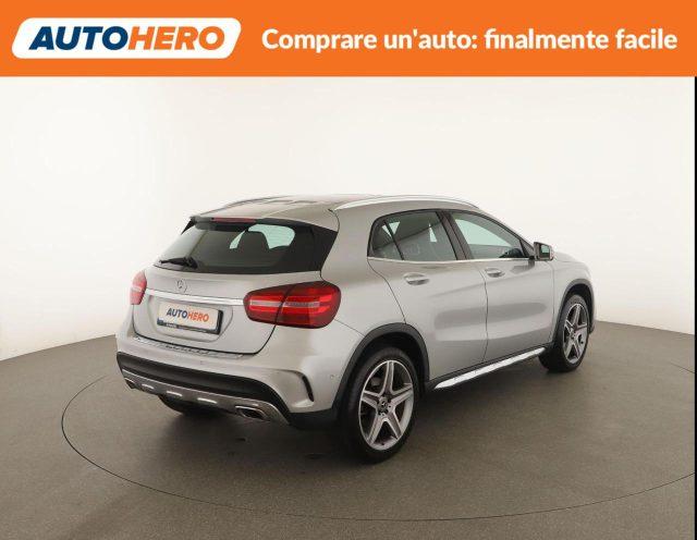 MERCEDES-BENZ GLA 200 Premium