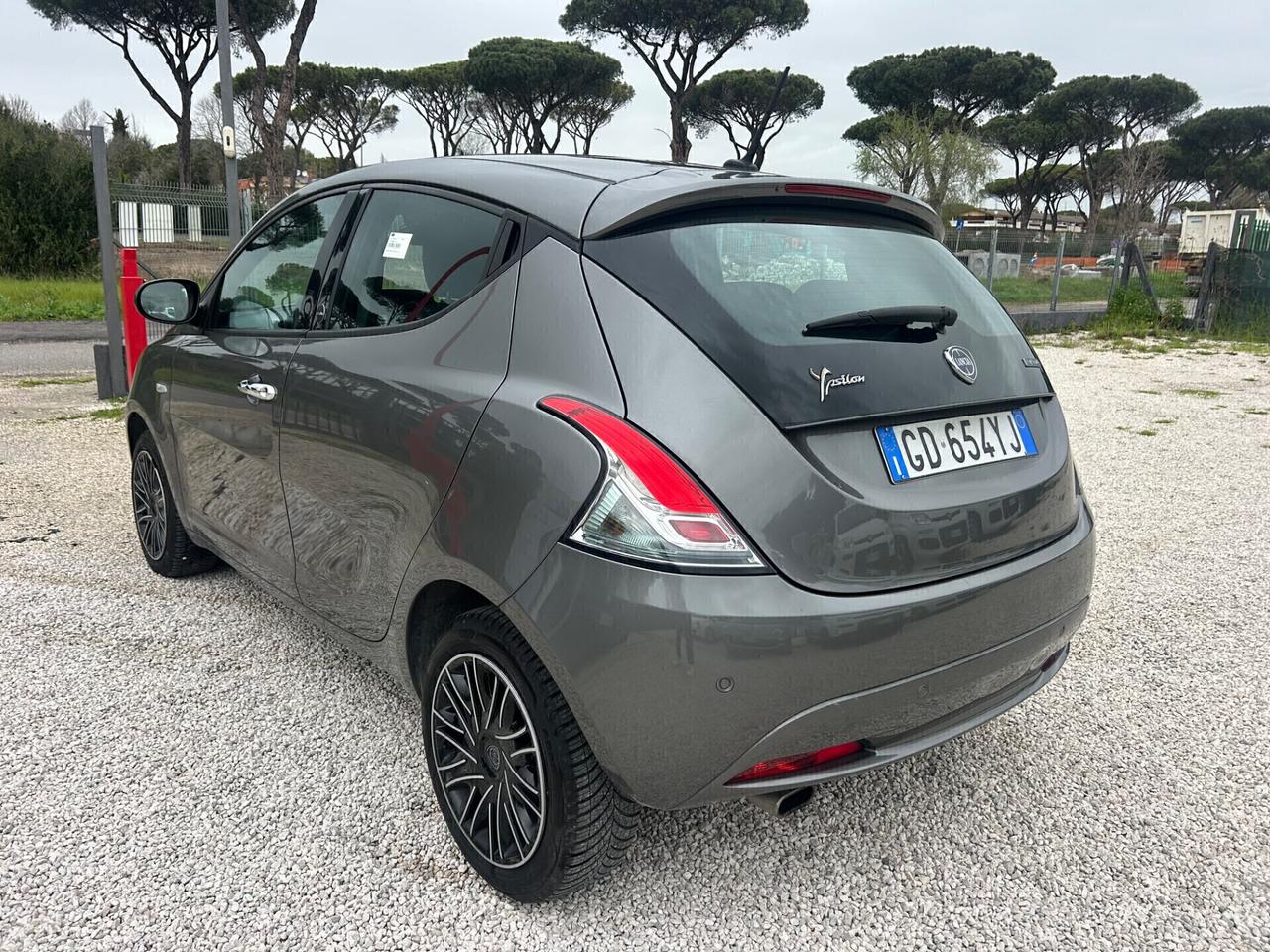 Lancia Ypsilon 1.0 FireFly 5 porte S&S Hybrid Ecochic Gold